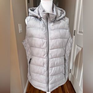 G.H. Bass & Co. Light Gray Puffer Vest.  Size XL NWOT